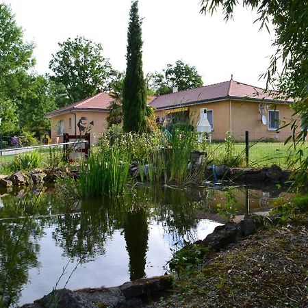 Alaguyauder Le Kota Bed and Breakfast Chatillon-sur-Broue Εξωτερικό φωτογραφία